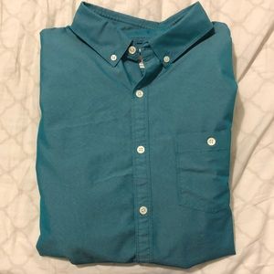 Men’s fitted button down long sleeve dress shirt